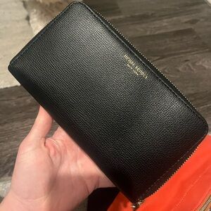 Henri Bendel Black leather wallet